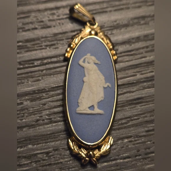 Vintage 9k Gold fill Wedgwood Cameo Pendant - Picture 3 of 6